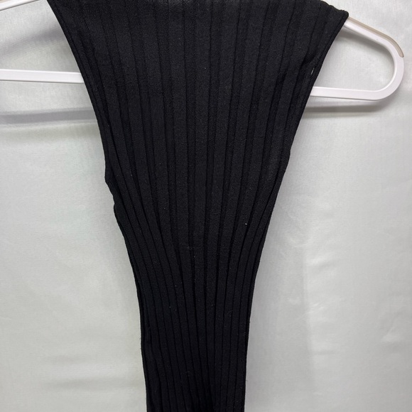 2 Black Sleeveless Top - Picture 4 of 11